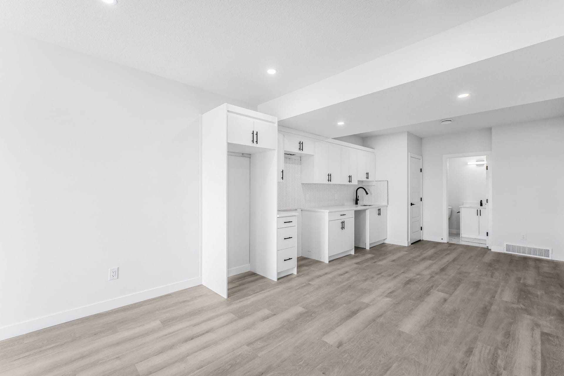 Homestead Legal Suite, Calgary