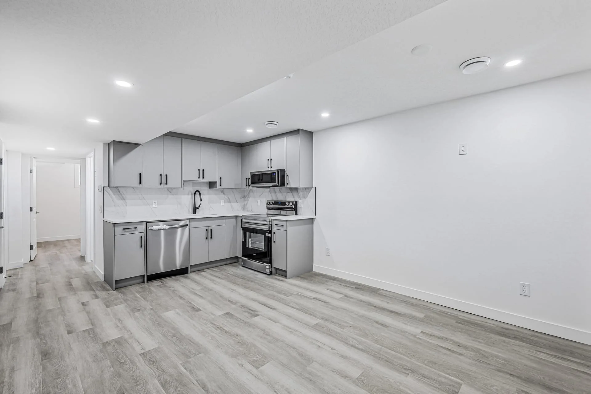 Magnolia Garage & Legal Suite, Calgary photo in Mahogany