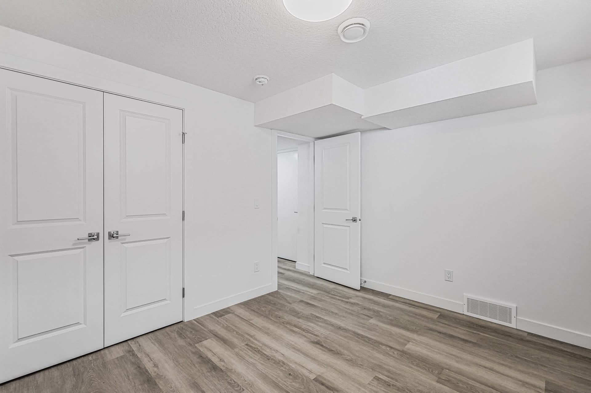 Magnolia Garage & Legal Suite, Calgary