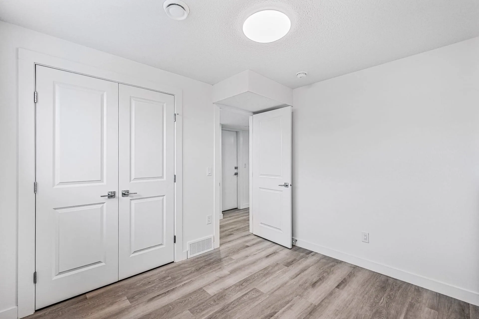 Magnolia Garage & Legal Suite, Calgary photo in Mahogany