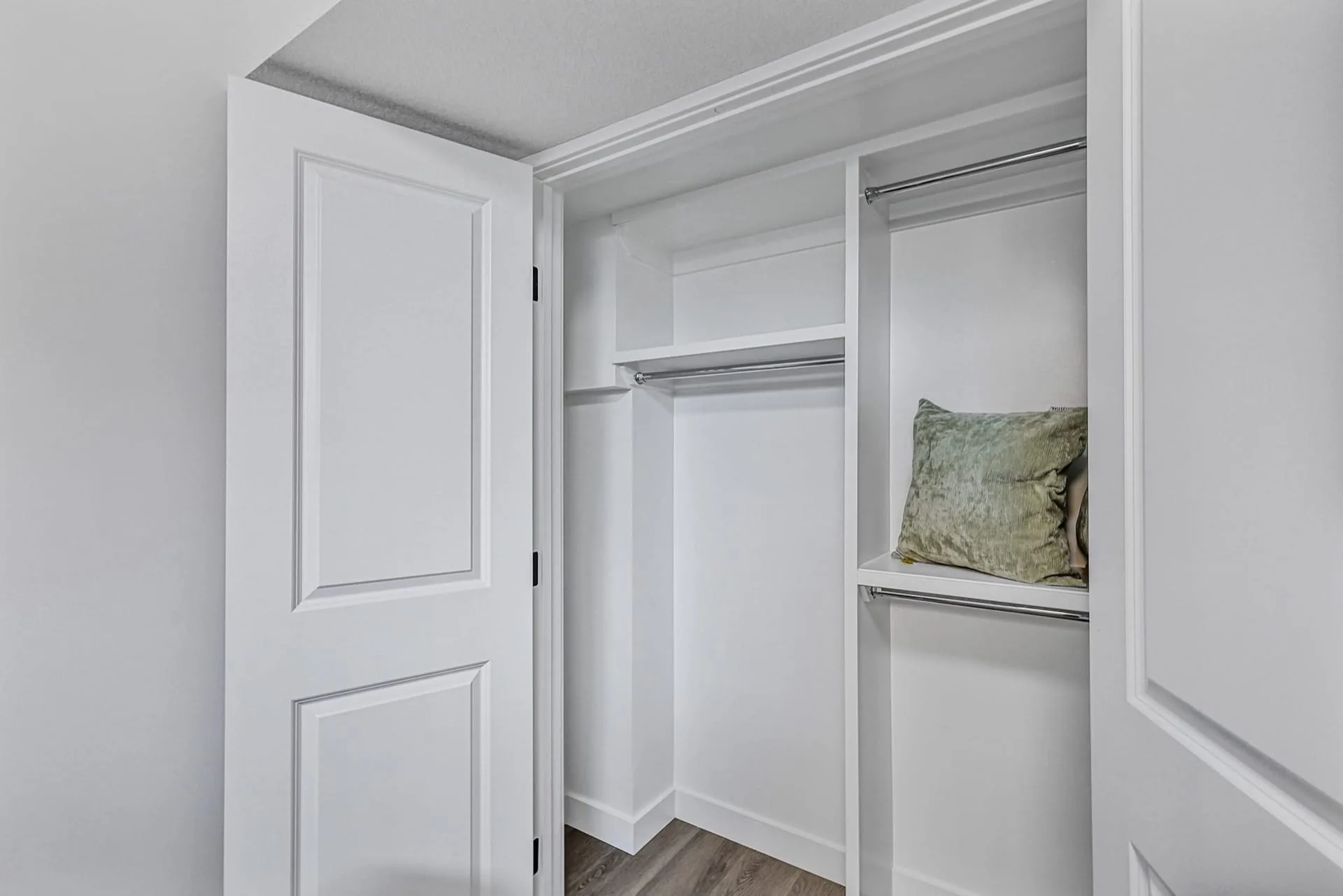 Walgroove Legal Suite, Calgary photo in Walden